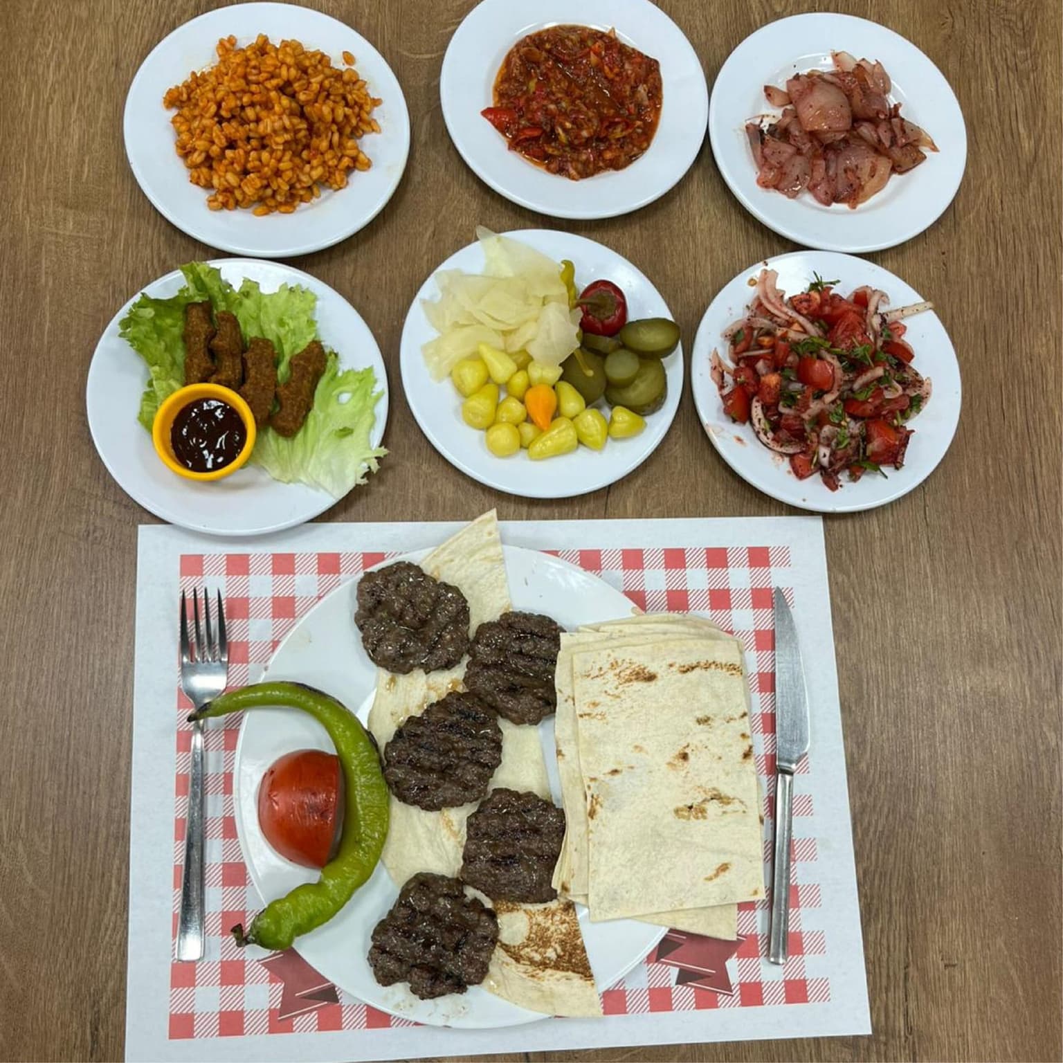 Izgara köfte servisi